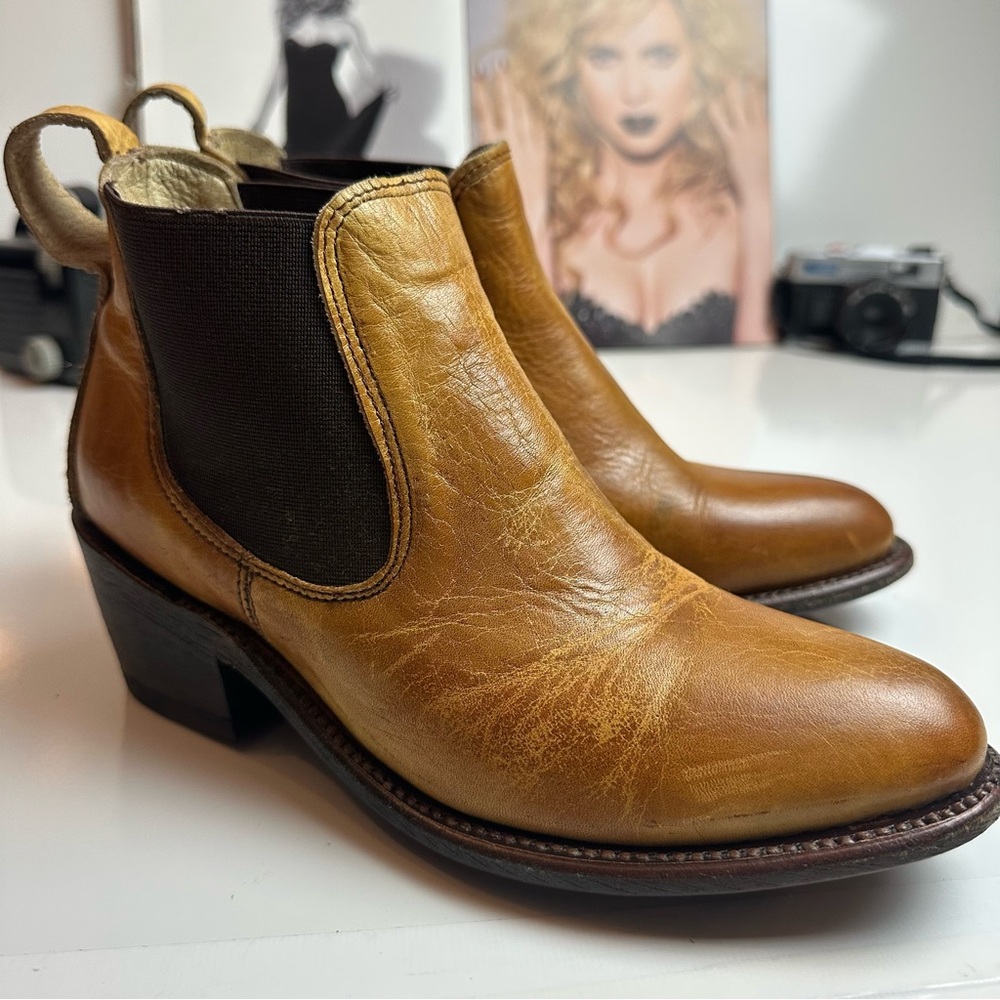 Gee’WaWa Tan Leather Chelsea Boots | Handmade | Vintage-Style Ankle Boot Size 6